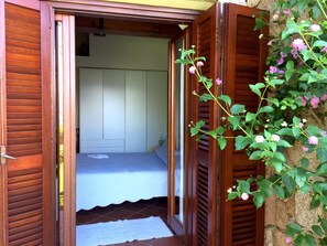 2 bedrooms, iron/ironing board, travel cot, free WiFi