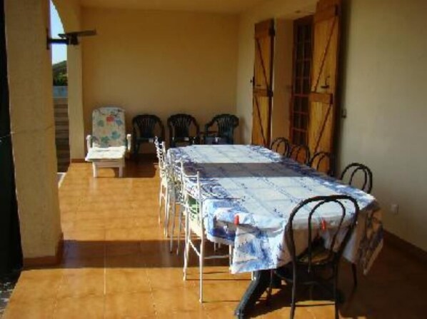 Outdoor dining