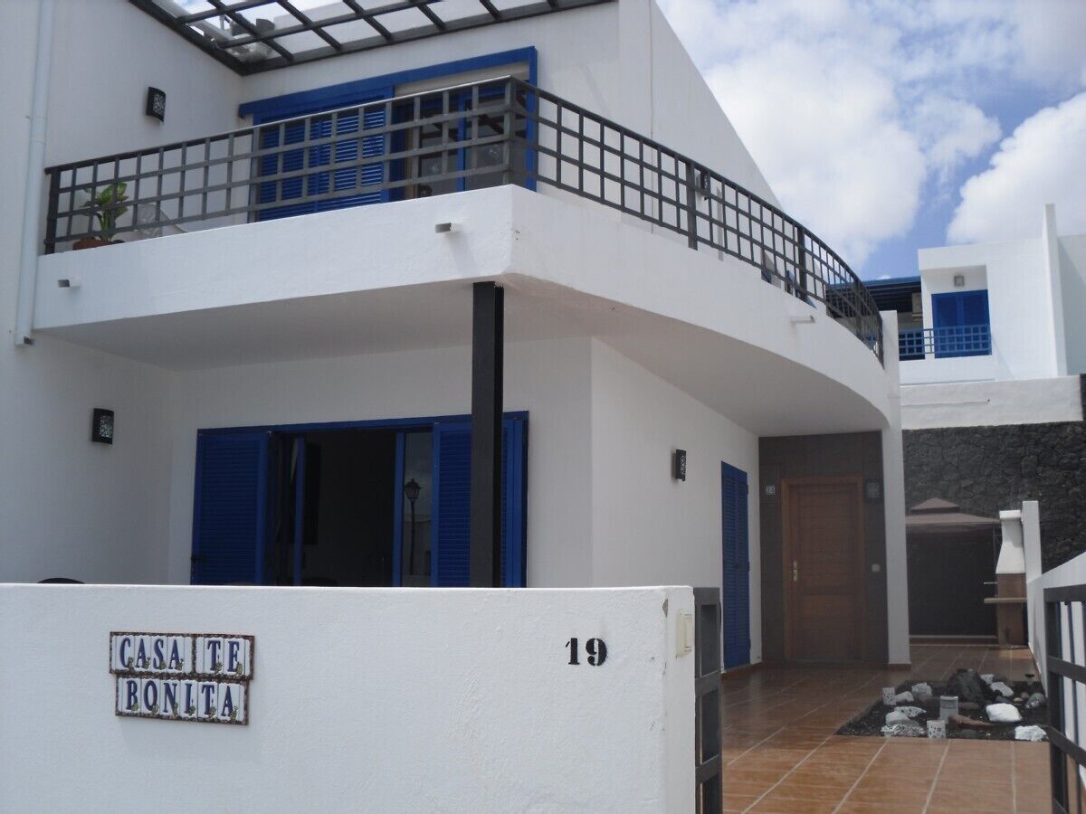 2 bed 3 bath villa Sleeps 6 with private pool. Close to Sea/Bars & Restaurants