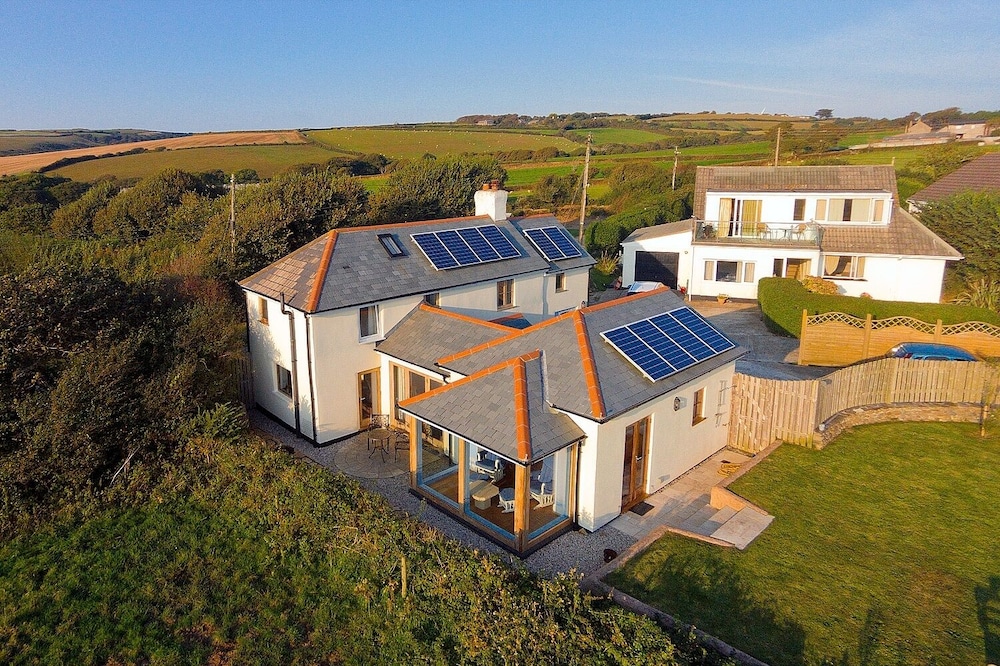 Beautiful Cottage with Stunning Sea Views Pets Welcome