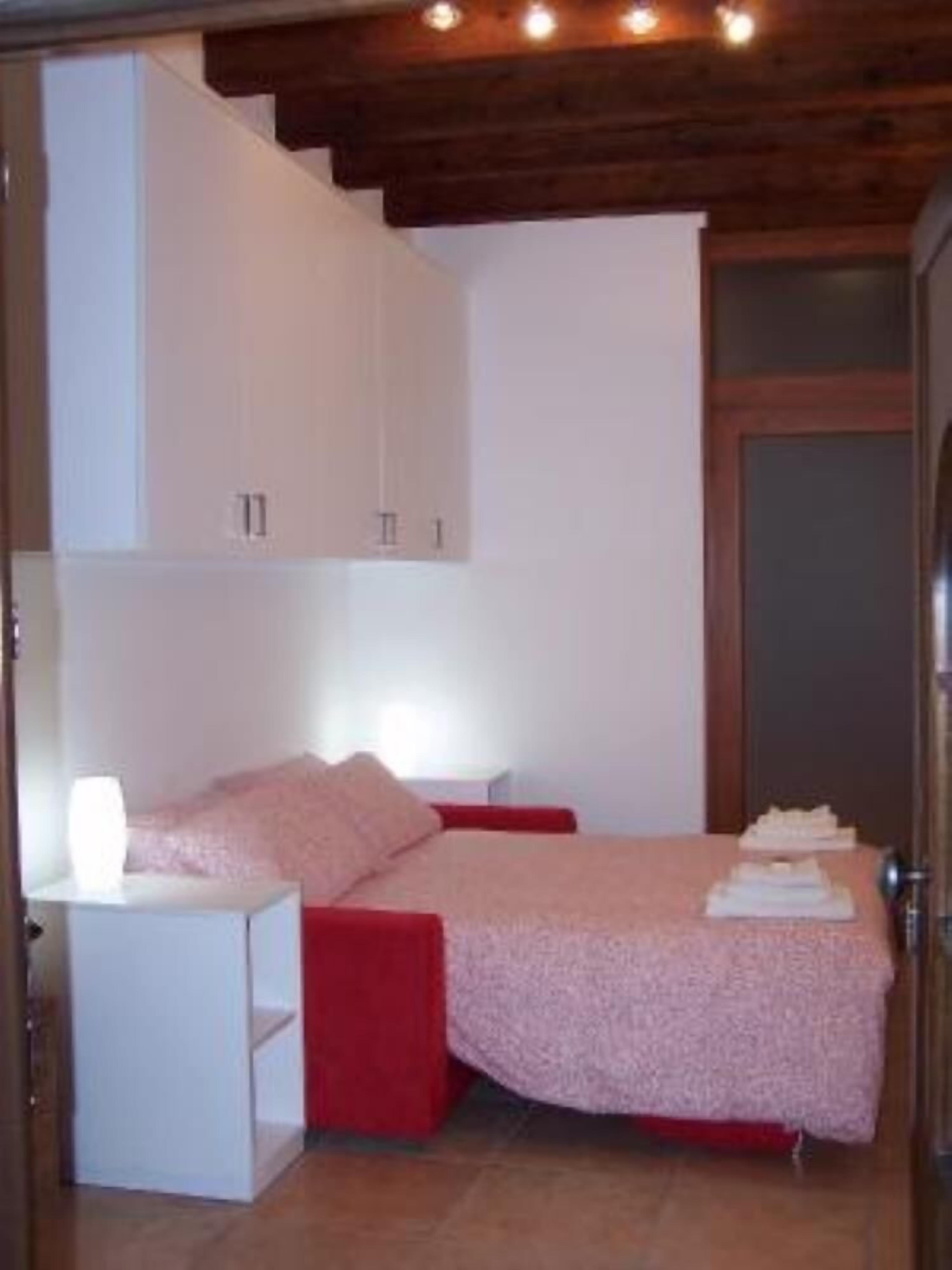 CHARACTERISTIC APARTMENT - WiFi - TV set   