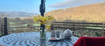 One Bedroom Cottage located in Heart of Snowdonia National Park. Sleeps 3-4