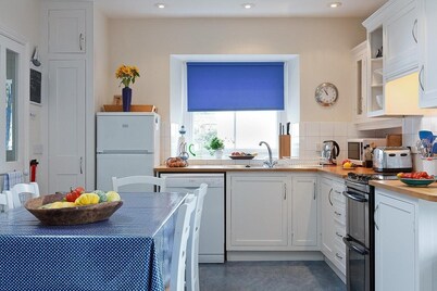 Large Traditional Cornish Stone Cottage In Portloe Village - The Roseland AONB