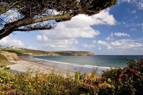 Large Traditional Cornish Stone Cottage In Portloe Village - The Roseland AONB