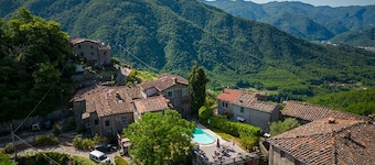 Hilltop Village Lovely House con piscina privada cerca de Bagni di Lucca y Barga