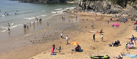 Una spiaggia nelle vicinanze