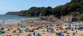 Caswell Bay Beach Chalet, Gower. Perfect for families.  3 min. walk to beach.