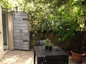 Outdoor dining - Sunny apartment with large terrace a stone's throw from Rialto Bridge, free wifi (Venezia)