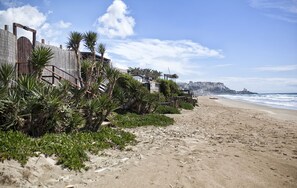 Beach nearby, sun-loungers - Beach house in Sperlonga (Sperlonga)