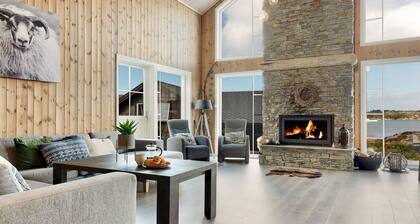 Exclusive and spacious fishing cabin by the sea with panoramic views to the west