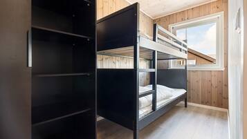 7 bedrooms, iron/ironing board, travel cot, free WiFi