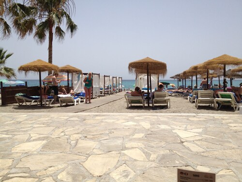 Apartment With Shared Pool And Gardens, Air Conditioning and broadband Wi-fi