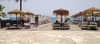 Apartment With Shared Pool And Gardens, Air Conditioning and broadband Wi-fi