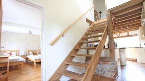 3 bedrooms, iron/ironing board, WiFi, bed sheets - Chequer Tree Oast - Stunning Converted Oast House between Ashford and Tenterden (Ashford)