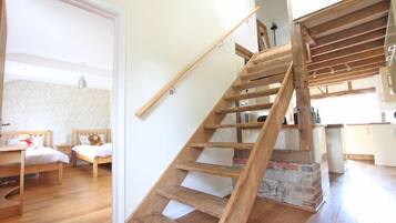 3 bedrooms, iron/ironing board, WiFi, bed sheets
