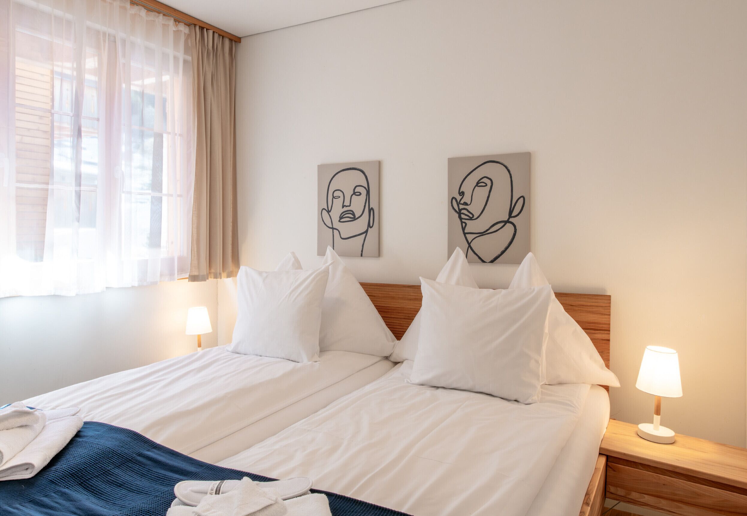 2 室のベッドルーム、アイロン / アイロン台、WiFi (無料)、ベッドシーツ