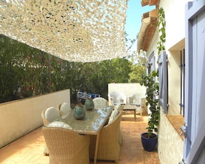 Outdoor dining - Lovely villa within walking distance of Begur with Private Pool and WiFi (Begur)