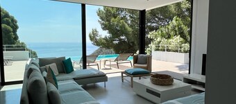 Contemporary house with a splendid sea view and fiber