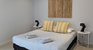 4 bedrooms, iron/ironing board, free WiFi, bed sheets - Contemporary house with a splendid sea view and fiber (Begur)