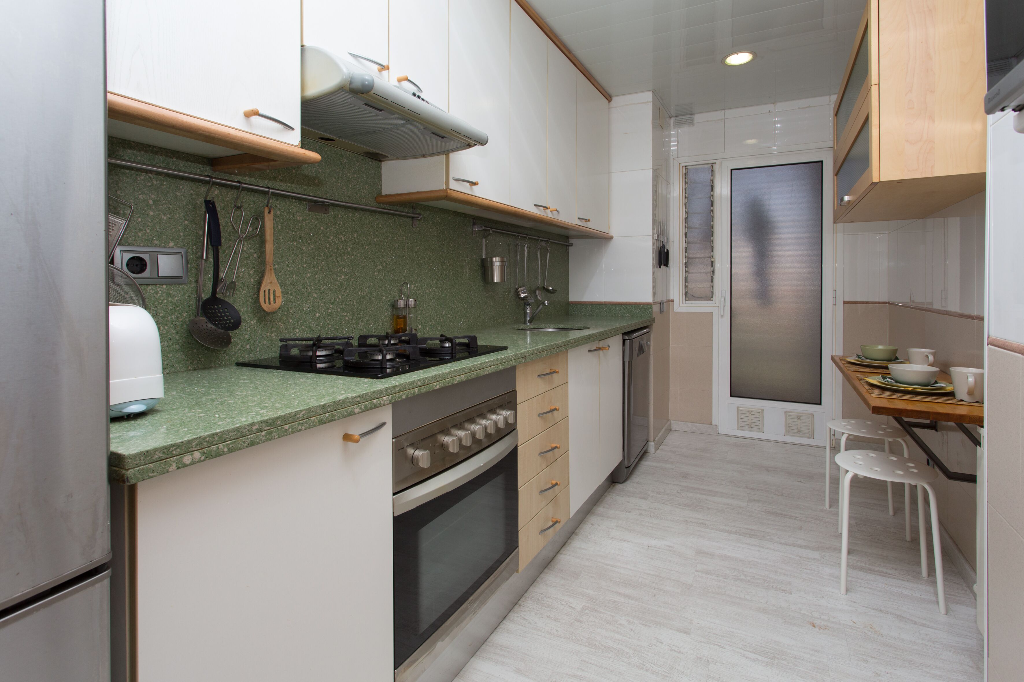 Charming and large apartment near the sea.