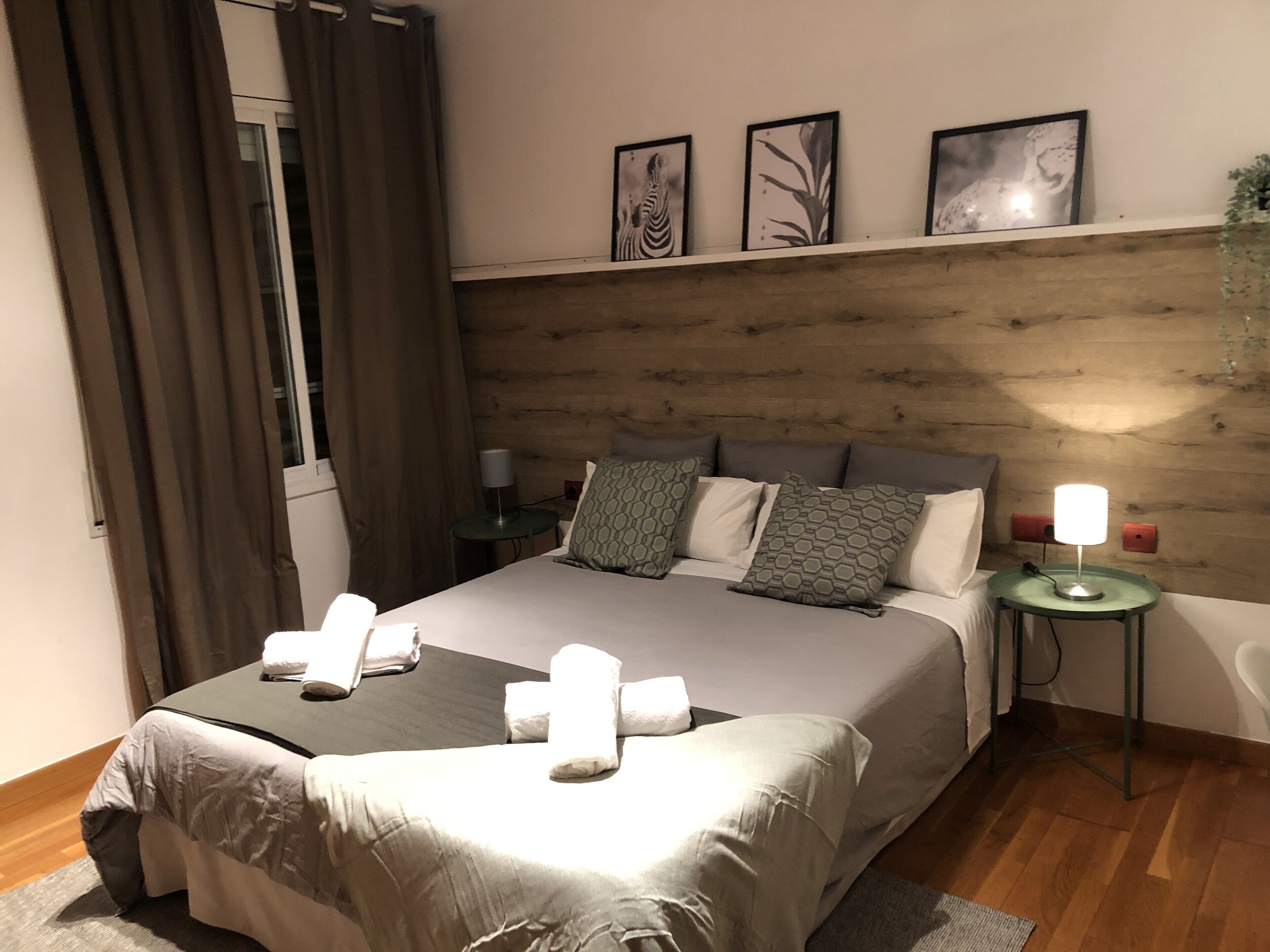 Charming and large apartment near the sea.