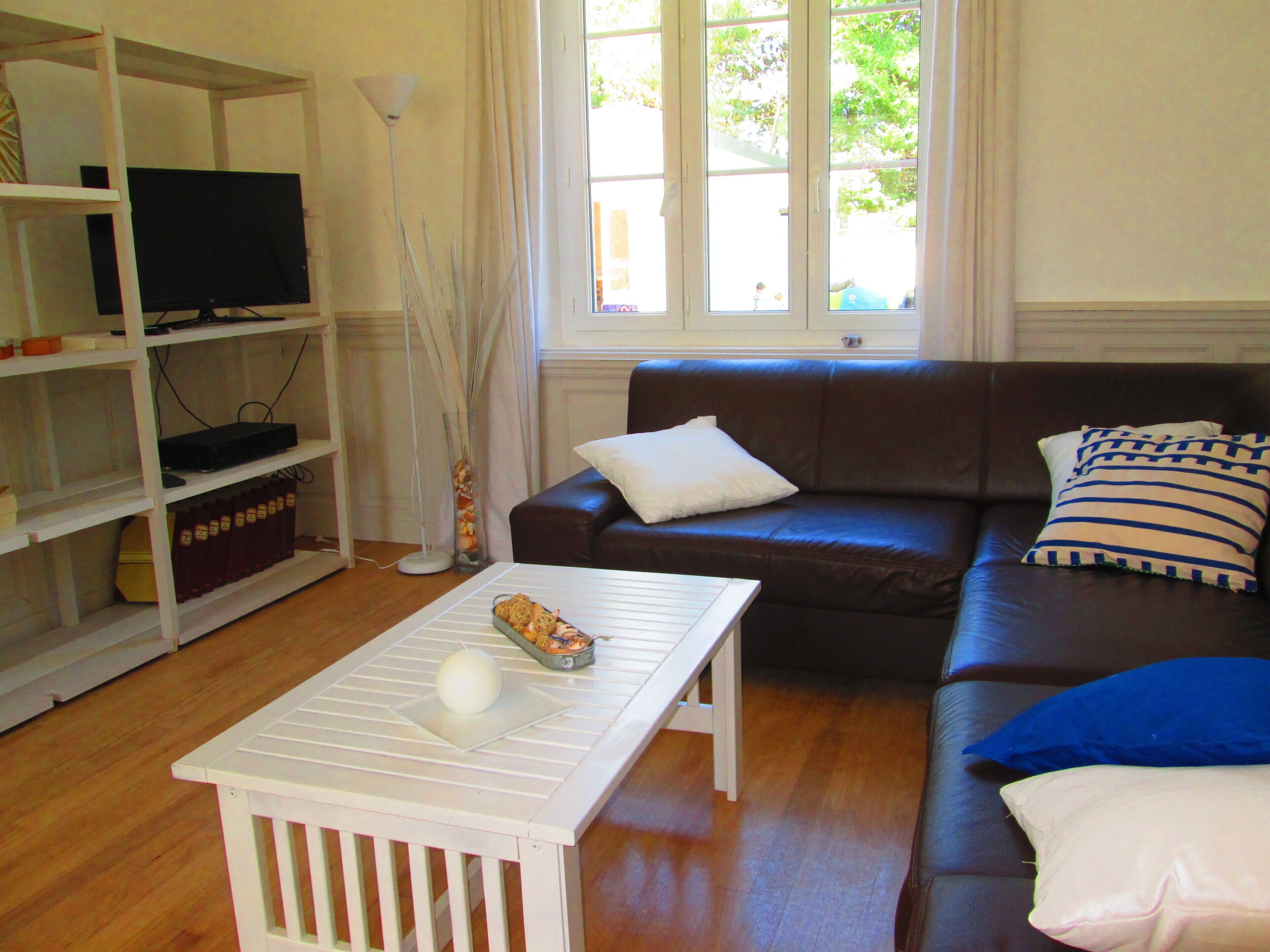 Large family house from the 1930s 600 m from the beach