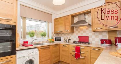 Traditional 2 bedroom house with private driveway.