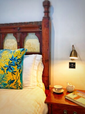 3 bedrooms, iron/ironing board, WiFi, bed sheets - Corner Cottage 1 mile from Ballygally and Antrim Coast Rd (Larne)