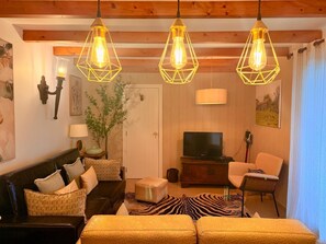 تلفزيون، مشغل دي في دي، كُتُب، ستيريو