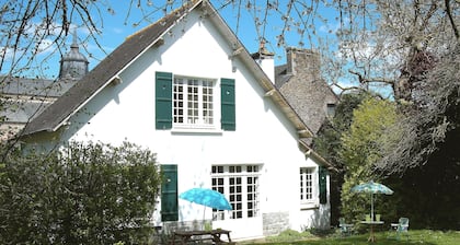 Charmantes Ferienhaus mit großem, abgeschiedenem Garten in einem Dorf