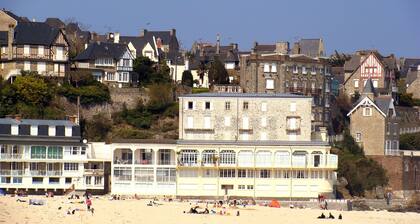 Charming Cottage in the centre of a village with a Large Secluded Garden