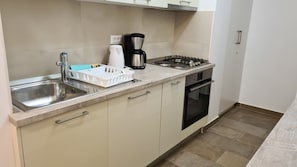 Refrigerador, horno, placa de cocina, lavavajillas