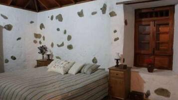 1 habitación, tabla de planchar con plancha y wifi