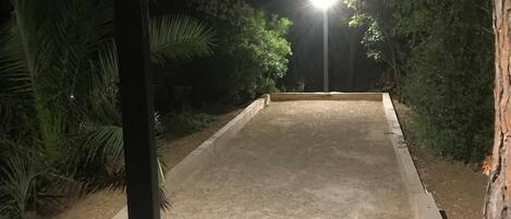 المنطقة المحيطة بالمنشأة