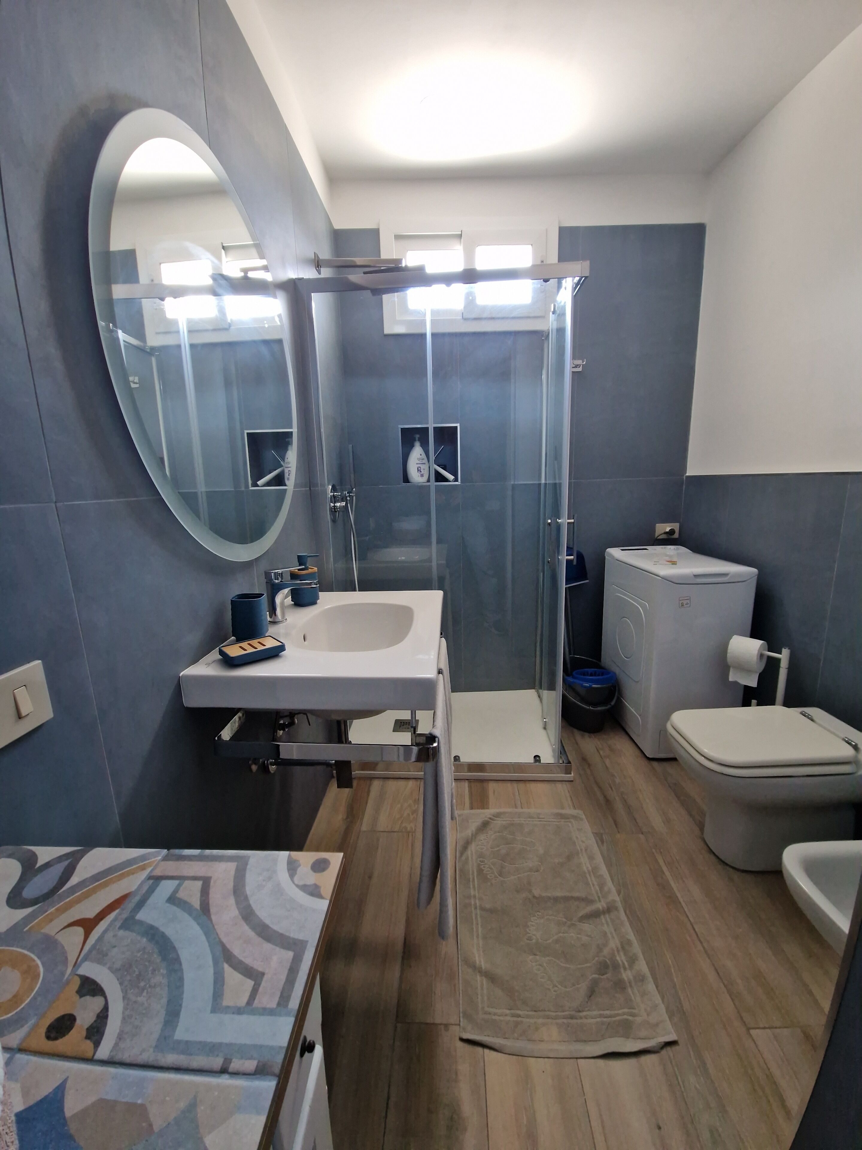 Doccia, asciugacapelli, bidet, asciugamani