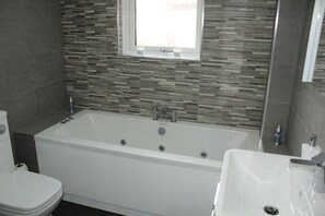 Hair dryer, towels - Abbot's House in Doonfoot (Doonfoot)