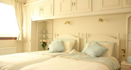 Abbot's House (nukkuu 6)