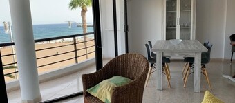 Sea Breeze Apartment beachfront with spectacular views