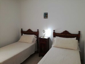 2 Schlafzimmer, BĂŒgeleisen/BĂŒgelbrett, Reisekinderbett, kostenloses WLAN