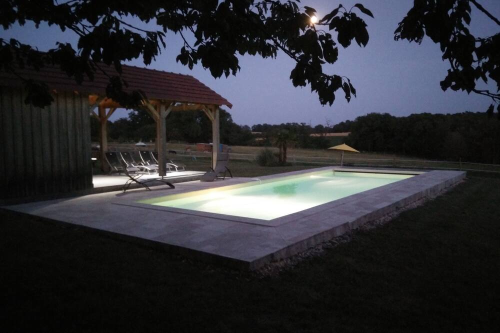 Near Sarlat & Lascaux Holiday Rental, Delightful Farmhouse, Heated Pool, Wifi
