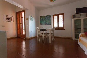 Dining - Villa Paolina: private pool, large shady patio, front garden. (Calasetta)