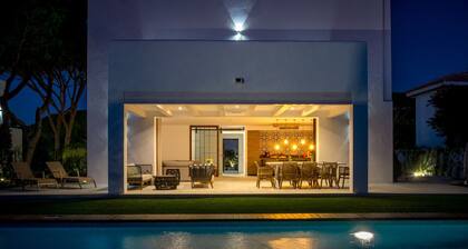 Del Sol. Modern Andalus, beach access and views