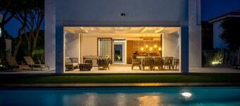 Del Sol. Modern Andalus, beach access and views