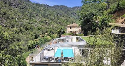 Maison en pierres au coeur des Cévennes avec piscine couverte et chauffée