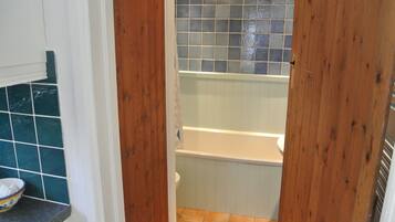 Combined shower/bathtub, hair dryer, towels, soap