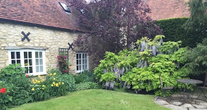 Oxford C16th Cottage en el entorno del patio. Jardín. Estacionamiento. Wi-Fi gratis.