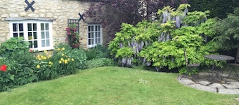 Oxford C16th Cottage en el entorno del patio. Jardín. Estacionamiento. Wi-Fi gratis.
