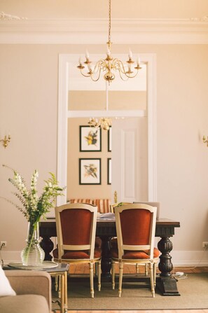 Interior - Spacious, Traditional in Historic Lisbon, with air-conditined & central heating (Lisbon)