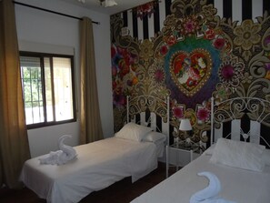 2 bedrooms, iron/ironing board, free WiFi, bed sheets