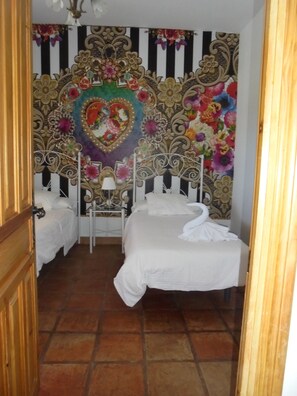 2 habitaciones, tabla de planchar con plancha y wifi gratis 